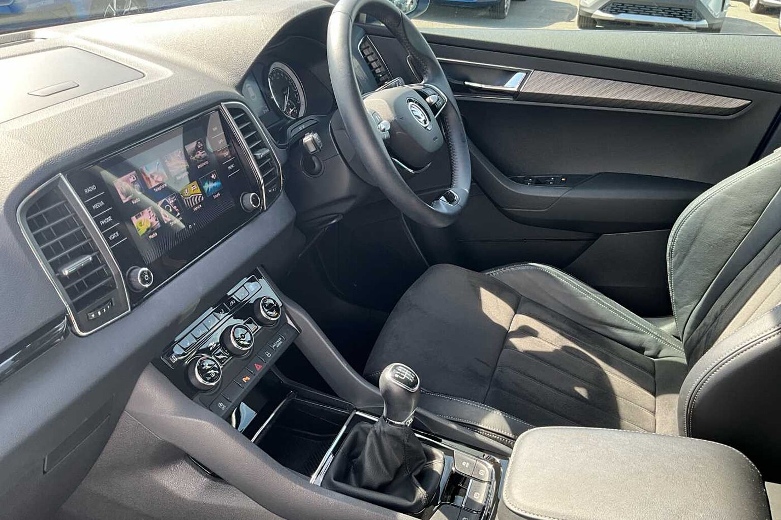SKODA KAROQ 1.5 TSI SE L 5dr
