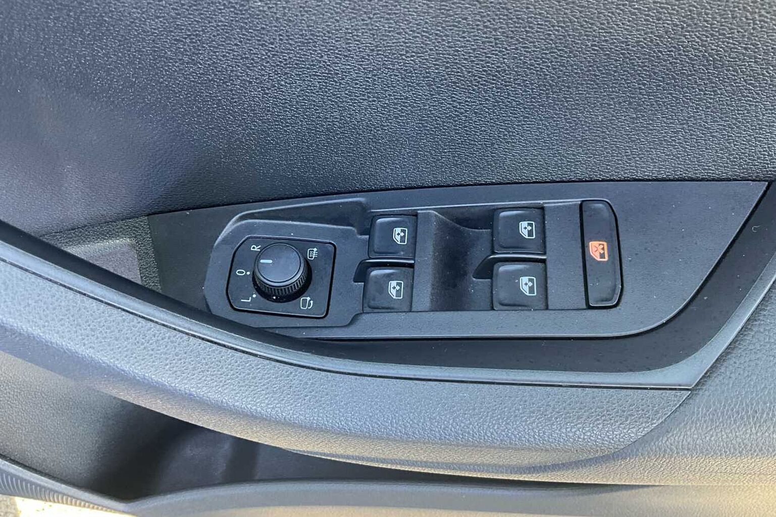 SKODA KAROQ 1.5 TSI SE L 5dr