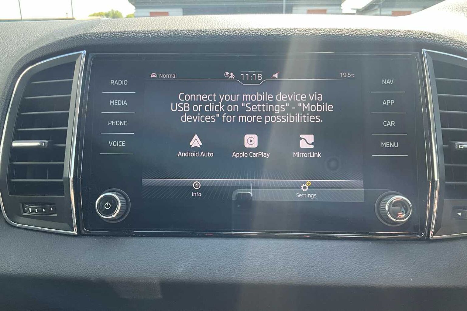 SKODA KAROQ 1.5 TSI SE L 5dr